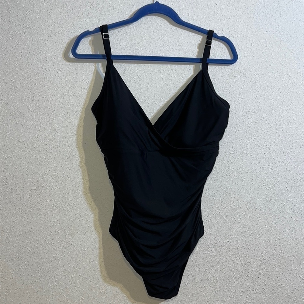 DKNY Womens  Black V Cut Ruched On Sides Minimalist One Piece Swimsuit Size 16